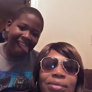 Meet your Posher, Dee-dee